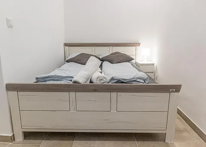 Apartment 2br Bright & Spacious *