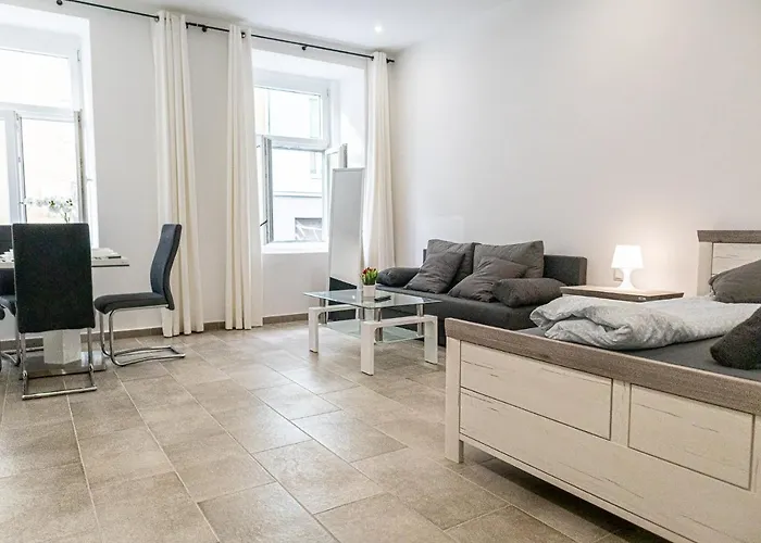 2br Bright & Spacious *