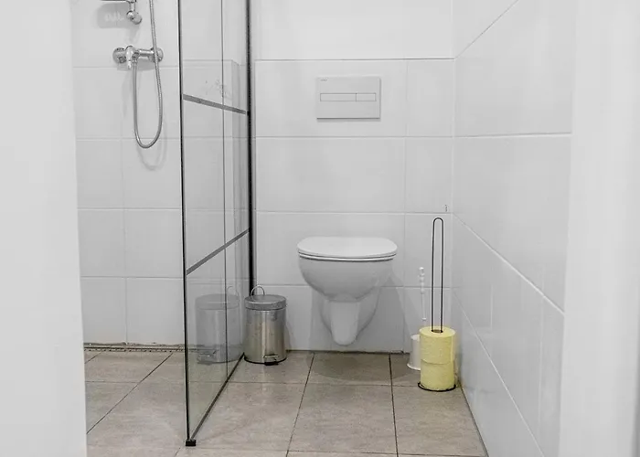 2br Bright & Spacious Vienna