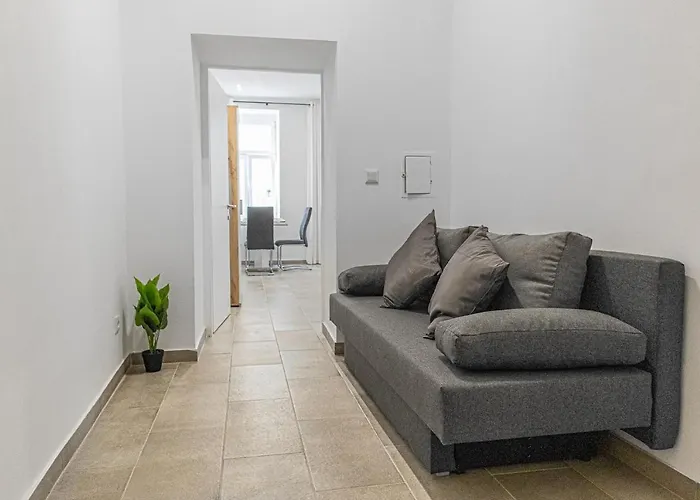 2br Bright & Spacious Apartment